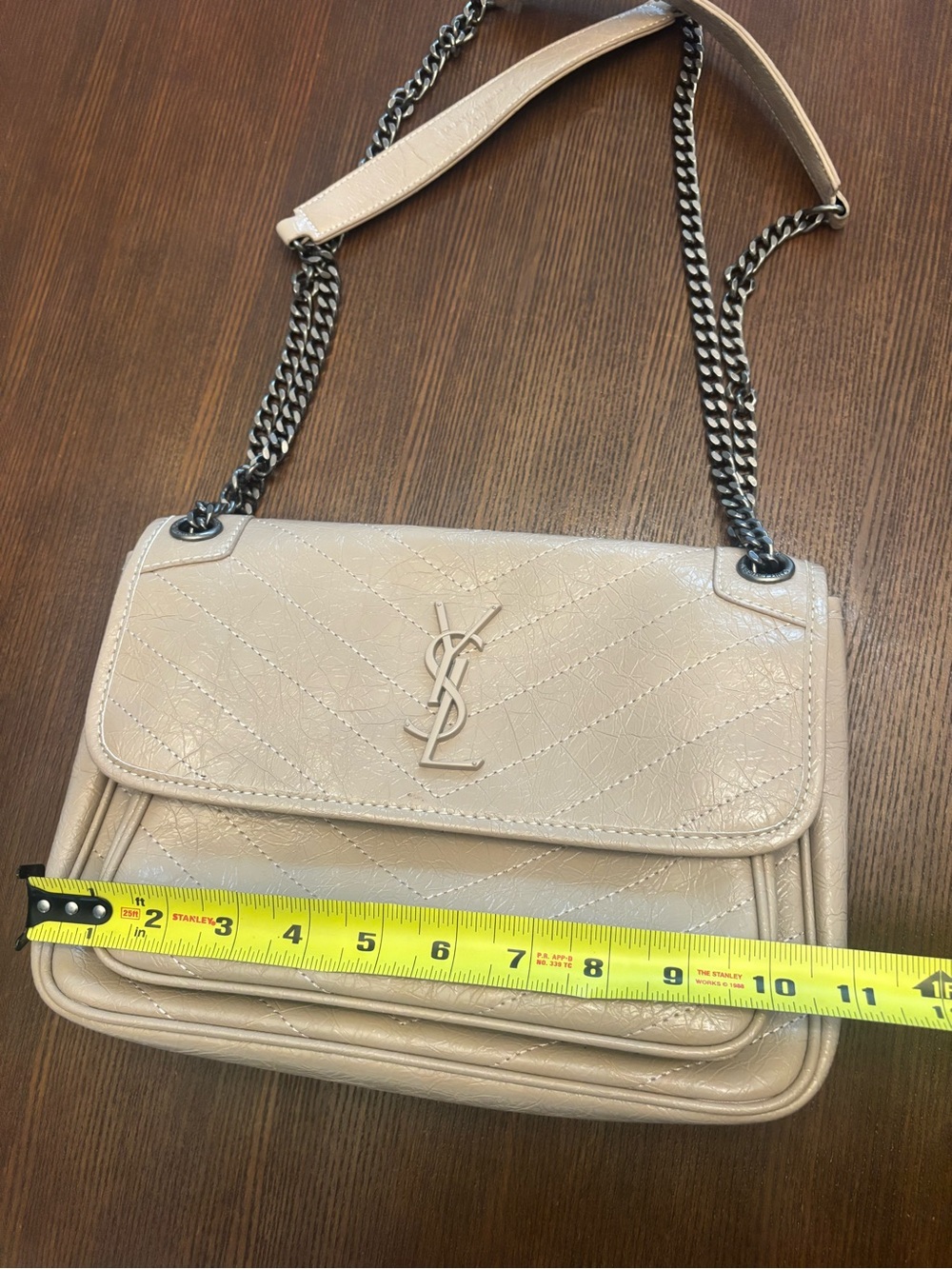 Beige Quilted Leather Shoulder Bag with designer inspired Logo silver chain - Picture 3 of 9
